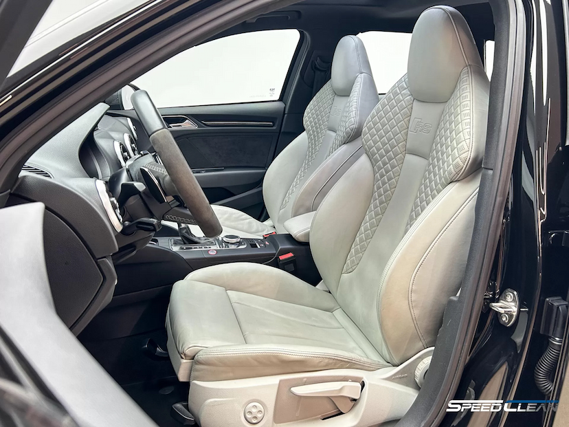 Foto do veículo AUDI RS3 2.5 TFSI GASOLINA SPORTBACK QUATTRO S-TRONIC 2018 25.585 KM 399.900,00