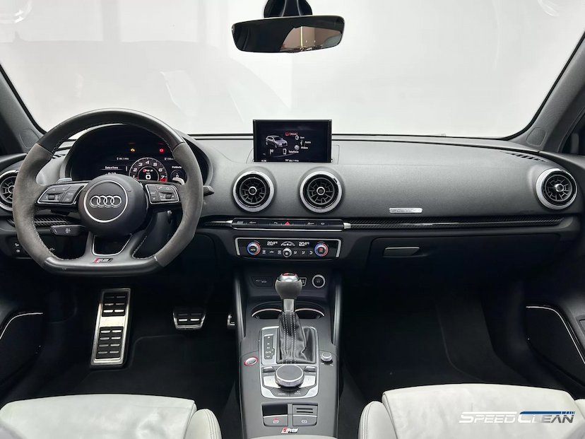 Foto do veículo AUDI RS3 2.5 TFSI GASOLINA SPORTBACK QUATTRO S-TRONIC 2018 25.585 KM 399.900,00