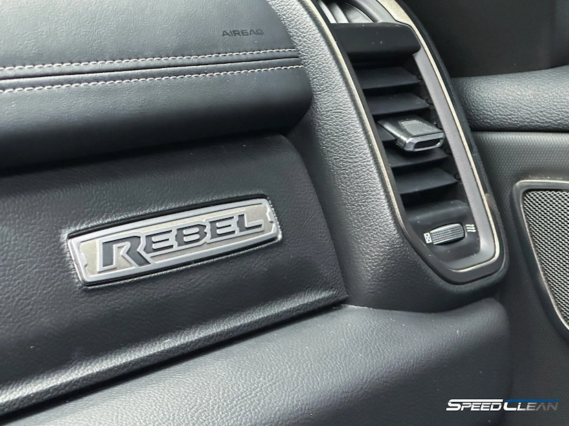 Foto do veículo RAM 1500 5.7 V8 GASOLINA REBEL CD 4X4 AUTOMÁTICO 2023 52.863 KM 349.900,00