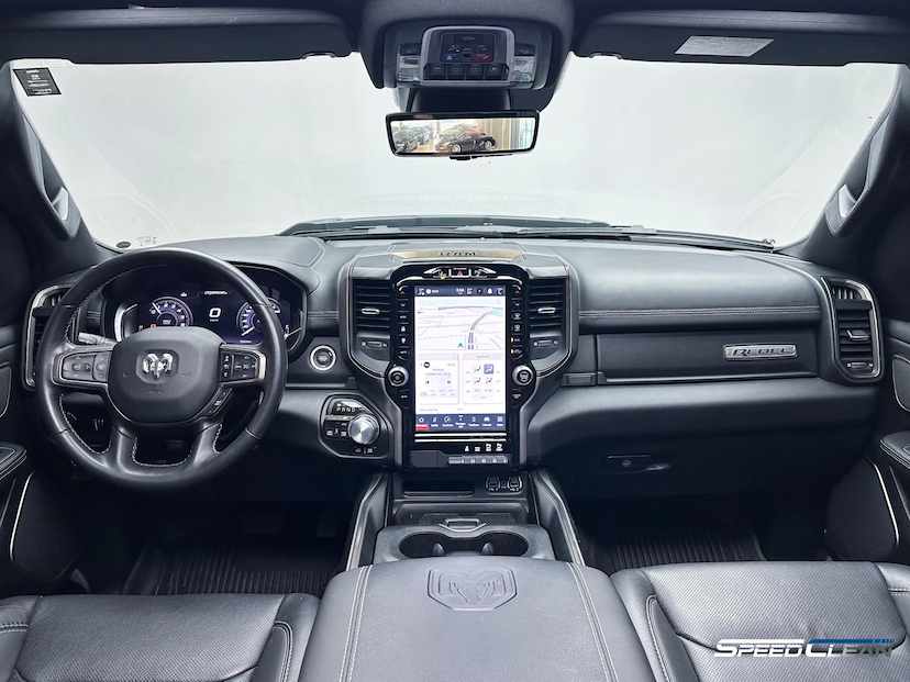 Foto do veículo RAM 1500 5.7 V8 GASOLINA REBEL CD 4X4 AUTOMÁTICO 2023 52.863 KM 349.900,00