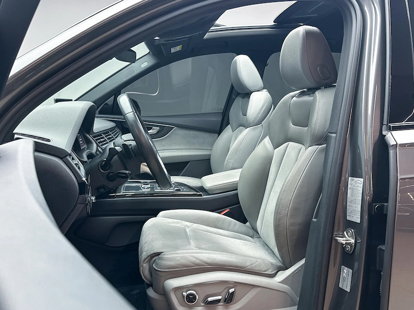 Foto do veículo AUDI Q7 3.0 TFSI V6 24V GASOLINA PERFORMANCE TIPTRONIC 2019 49.268 KM 249.900,00
