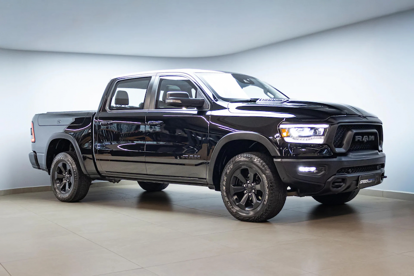 Foto do veículo RAM 1500 5.7 V8 GASOLINA REBEL CD 4X4 AUTOMÁTICO 2022 43.119 KM 379.900,00