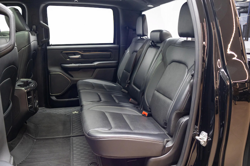 Foto do veículo RAM 1500 5.7 V8 GASOLINA REBEL CD 4X4 AUTOMÁTICO 2022 43.119 KM 379.900,00