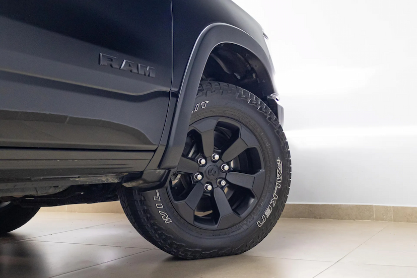 Foto do veículo RAM 1500 5.7 V8 GASOLINA REBEL CD 4X4 AUTOMÁTICO 2022 43.119 KM 379.900,00