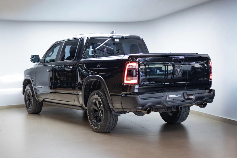 Foto do veículo RAM 1500 5.7 V8 GASOLINA REBEL CD 4X4 AUTOMÁTICO 2022 34.750 KM 419.900,00