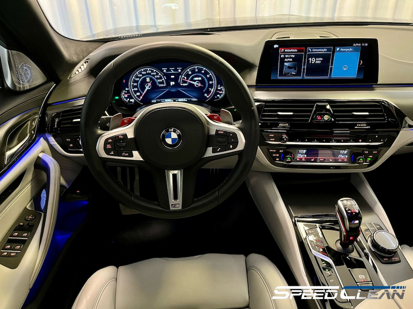 Foto do veículo BMW M5 M XDRIVE STEPTRONIC 2020 4.567 KM 599.000,00