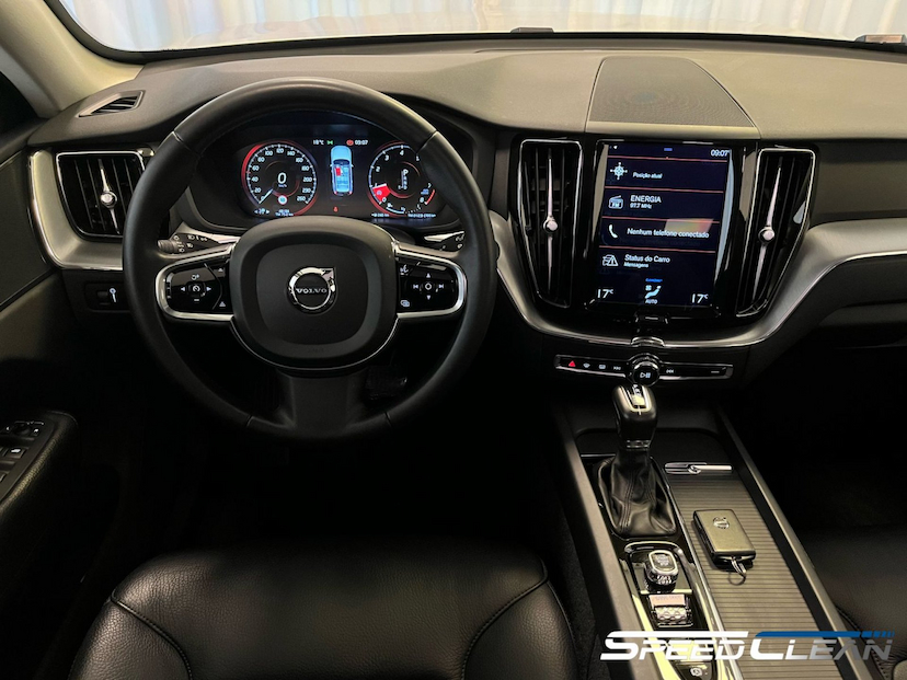 Foto do veículo VOLVO XC60 T5 MOMENTUM 2019 48.000 KM 264.900,00
