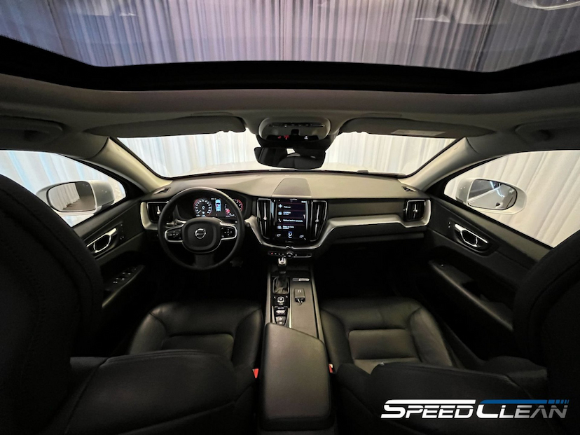 Foto do veículo VOLVO XC60 T5 MOMENTUM 2019 48.000 KM 264.900,00