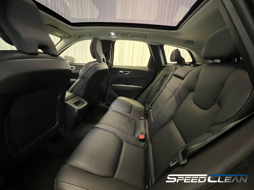 Foto do veículo VOLVO XC60 T5 MOMENTUM 2019 48.000 KM 264.900,00