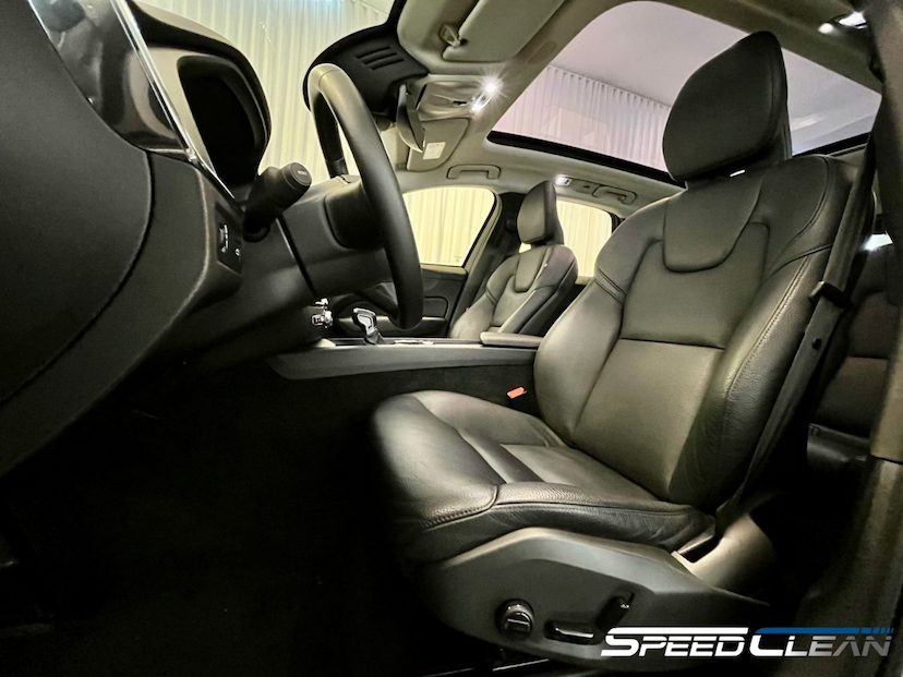 Foto do veículo VOLVO XC60 T5 MOMENTUM 2019 48.000 KM 264.900,00