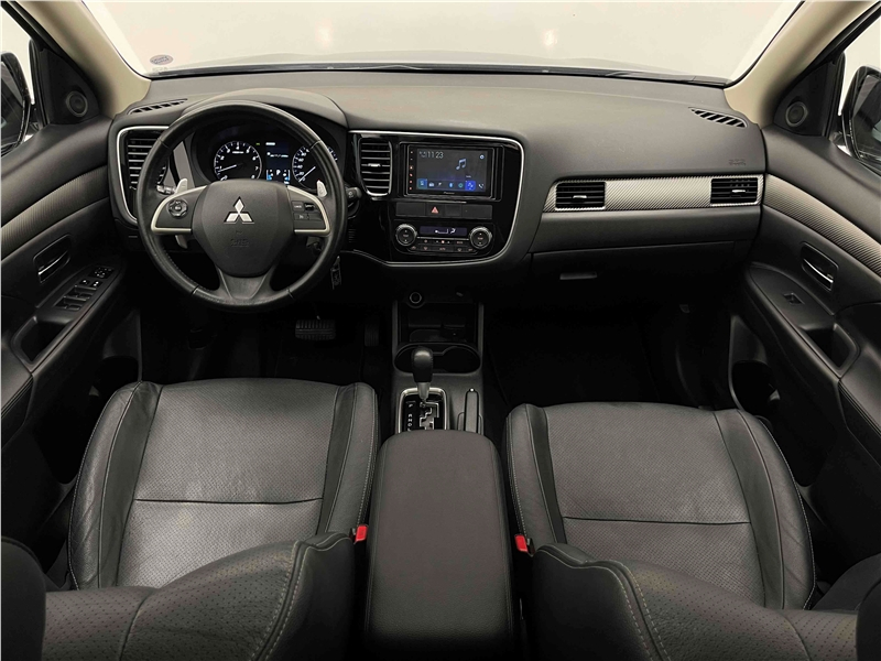 Foto do veículo MITSUBISHI OUTLANDER 3.0 GT 4X4 V6 24V GASOLINA 4P AUTOMÁTICO 2015 105.808 KM 83.900,00