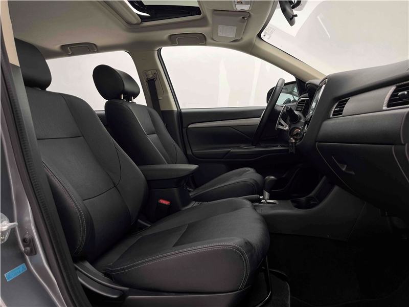 Foto do veículo MITSUBISHI OUTLANDER 3.0 GT 4X4 V6 24V GASOLINA 4P AUTOMÁTICO 2015 105.808 KM 83.900,00