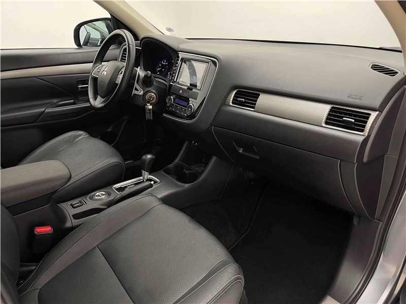 Foto do veículo MITSUBISHI OUTLANDER 3.0 GT 4X4 V6 24V GASOLINA 4P AUTOMÁTICO 2015 105.808 KM 83.900,00
