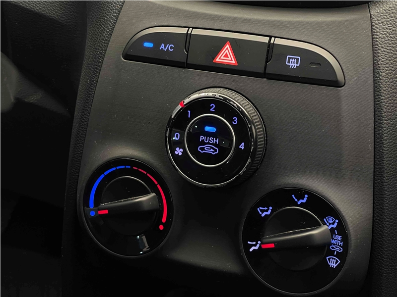 Foto do veículo HYUNDAI HB20 1.0 COMFORT PLUS 12V FLEX 4P MANUAL 2016 81.966 KM 49.900,00