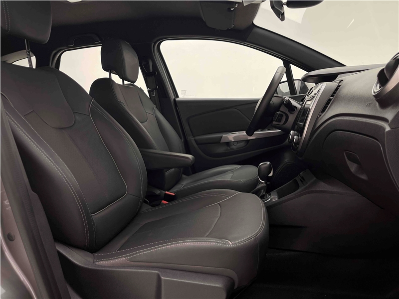 Foto do veículo RENAULT CAPTUR 1.6 16V SCE FLEX BOSE X-TRONIC 2020 29.909 KM 85.900,00