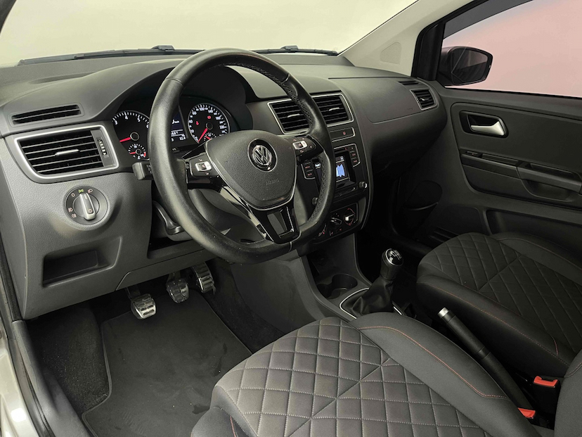 Foto do veículo VOLKSWAGEN FOX 1.6 MSI HIGHLINE 16V FLEX 4P MANUAL 2017 42.013 KM 54.900,00