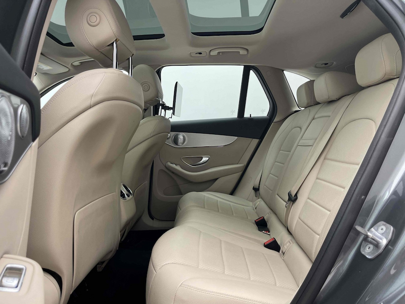 Foto do veículo MERCEDES-BENZ GLC 250 2.0 CGI GASOLINA SPORT 4MATIC 9G-TRONIC 2019 56.928 KM 199.900,00