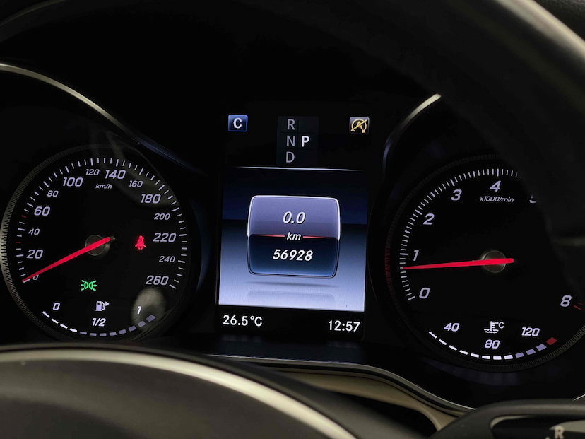 Foto do veículo MERCEDES-BENZ GLC 250 2.0 CGI GASOLINA SPORT 4MATIC 9G-TRONIC 2019 56.928 KM 199.900,00
