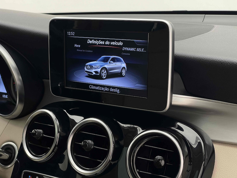 Foto do veículo MERCEDES-BENZ GLC 250 2.0 CGI GASOLINA SPORT 4MATIC 9G-TRONIC 2019 56.928 KM 199.900,00
