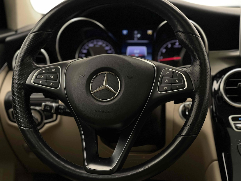 Foto do veículo MERCEDES-BENZ GLC 250 2.0 CGI GASOLINA SPORT 4MATIC 9G-TRONIC 2019 56.928 KM 199.900,00