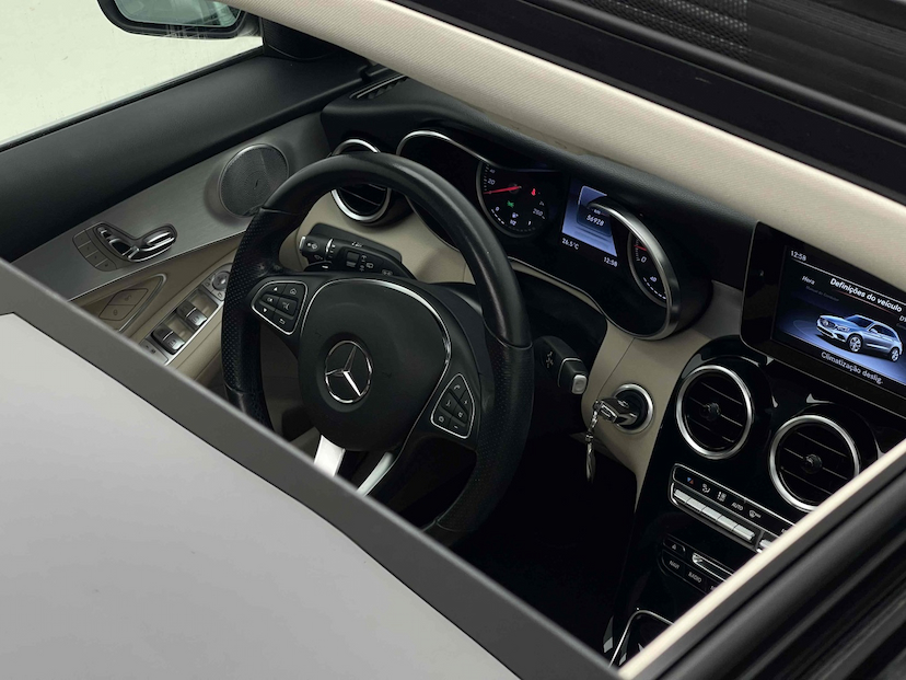 Foto do veículo MERCEDES-BENZ GLC 250 2.0 CGI GASOLINA SPORT 4MATIC 9G-TRONIC 2019 56.928 KM 199.900,00