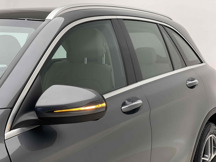 Foto do veículo MERCEDES-BENZ GLC 250 2.0 CGI GASOLINA SPORT 4MATIC 9G-TRONIC 2019 56.928 KM 199.900,00