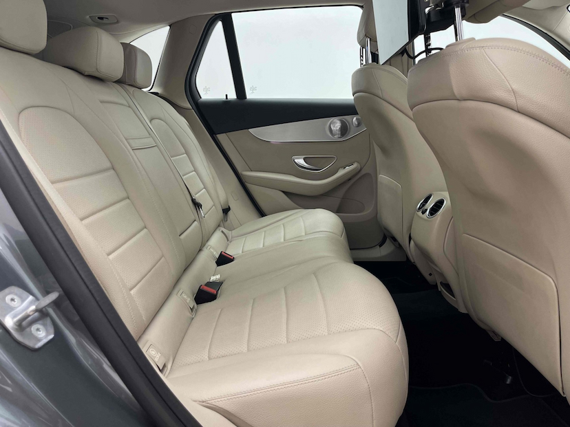 Foto do veículo MERCEDES-BENZ GLC 250 2.0 CGI GASOLINA SPORT 4MATIC 9G-TRONIC 2019 56.928 KM 199.900,00