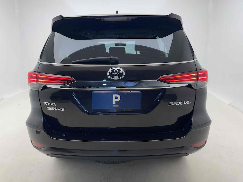 Foto do veículo TOYOTA HILUX SW4 4.0 SRX 4X4 7 LUGARES V6 24V GASOLINA 4P AUTOMÁTICO 2016 88.937 KM 209.900,00