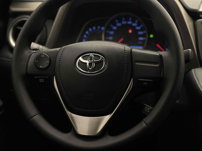 Foto do veículo TOYOTA RAV4 2.0 4X2 16V GASOLINA 4P AUTOMÁTICO 2015 82.526 KM 87.900,00