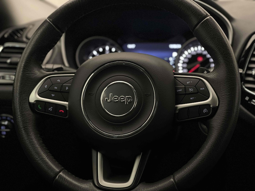 Foto do veículo JEEP COMPASS 2.0 16V DIESEL LIMITED 4X4 AUTOMÁTICO 2018 62.924 KM 118.900,00