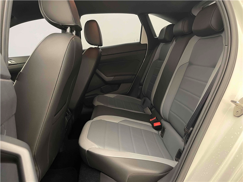 Foto do veículo VOLKSWAGEN NIVUS 1.0 200 TSI TOTAL FLEX HIGHLINE AUTOMÁTICO 2021 14.172 KM 114.900,00
