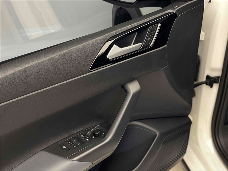Foto do veículo VOLKSWAGEN NIVUS 1.0 200 TSI TOTAL FLEX HIGHLINE AUTOMÁTICO 2021 14.172 KM 114.900,00