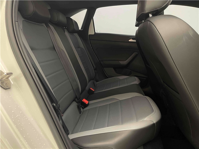 Foto do veículo VOLKSWAGEN NIVUS 1.0 200 TSI TOTAL FLEX HIGHLINE AUTOMÁTICO 2021 14.172 KM 114.900,00