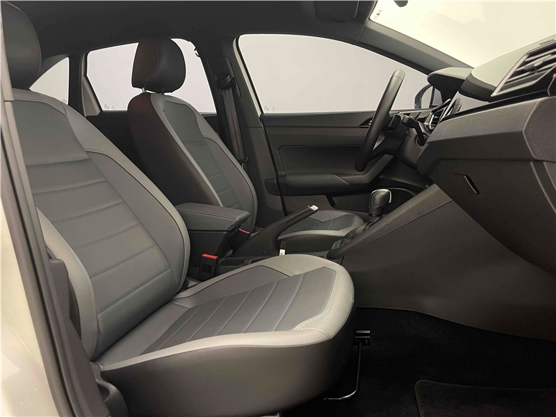 Foto do veículo VOLKSWAGEN NIVUS 1.0 200 TSI TOTAL FLEX HIGHLINE AUTOMÁTICO 2021 14.172 KM 114.900,00