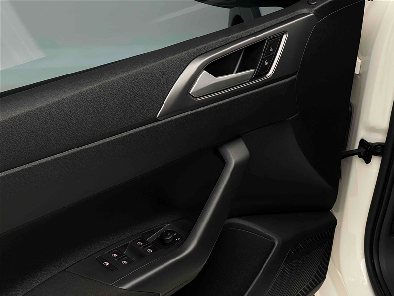 Foto do veículo VOLKSWAGEN NIVUS 1.0 200 TSI TOTAL FLEX COMFORTLINE AUTOMÁTICO 2022 27.006 KM 111.900,00