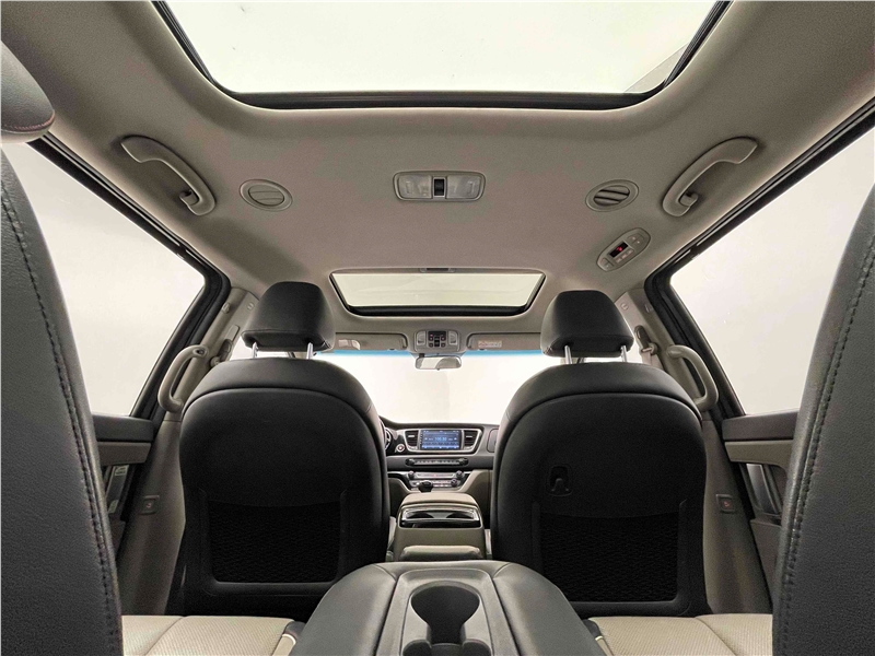 Foto do veículo KIA CARNIVAL 3.3 EX V6 24V GASOLINA 4P AUTOMATICO 2016 78.626 KM 205.900,00