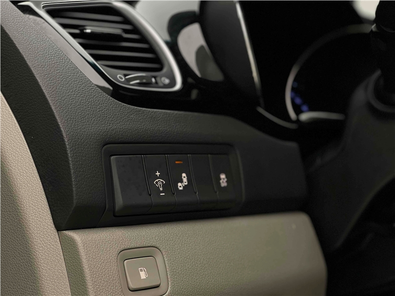 Foto do veículo KIA CARNIVAL 3.3 EX V6 24V GASOLINA 4P AUTOMATICO 2016 78.626 KM 205.900,00