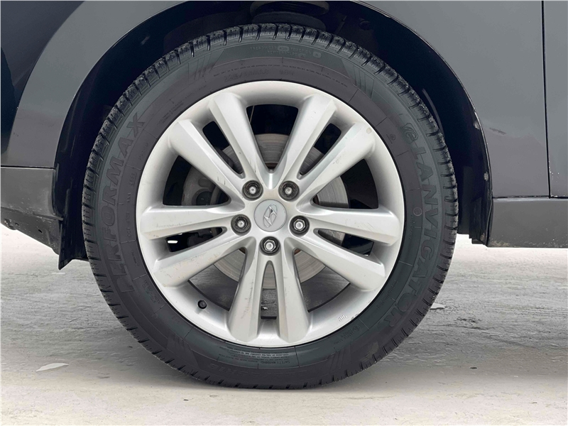 Foto do veículo HYUNDAI IX35 2.0 MPI 4X2 16V FLEX 4P AUTOMÁTICO 2013 72.680 KM 68.900,00