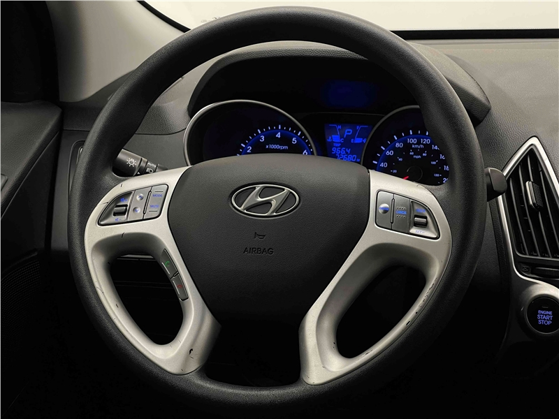 Foto do veículo HYUNDAI IX35 2.0 MPI 4X2 16V FLEX 4P AUTOMÁTICO 2013 72.680 KM 68.900,00
