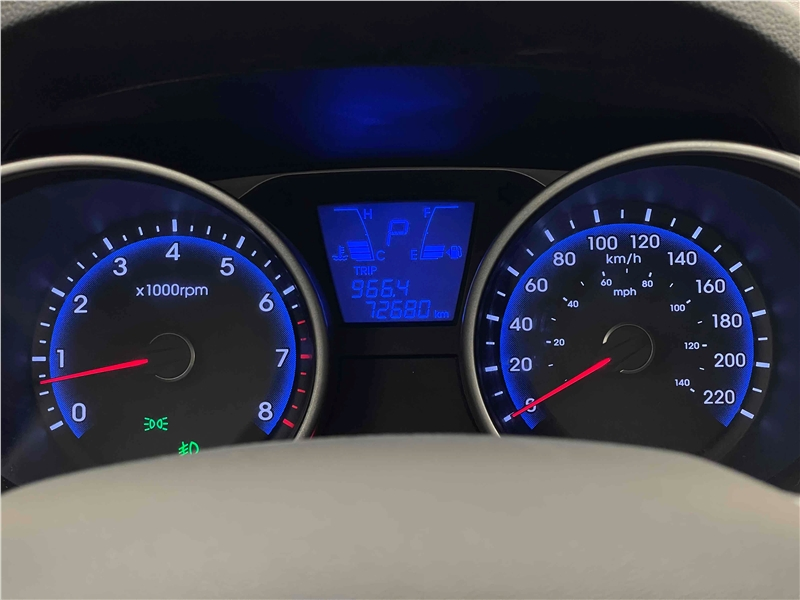 Foto do veículo HYUNDAI IX35 2.0 MPI 4X2 16V FLEX 4P AUTOMÁTICO 2013 72.680 KM 68.900,00
