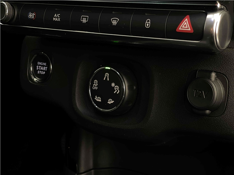 Foto do veículo CITROEN C4 CACTUS 1.6 THP FLEX SHINE PACK EAT6 2022 15.825 KM 104.900,00