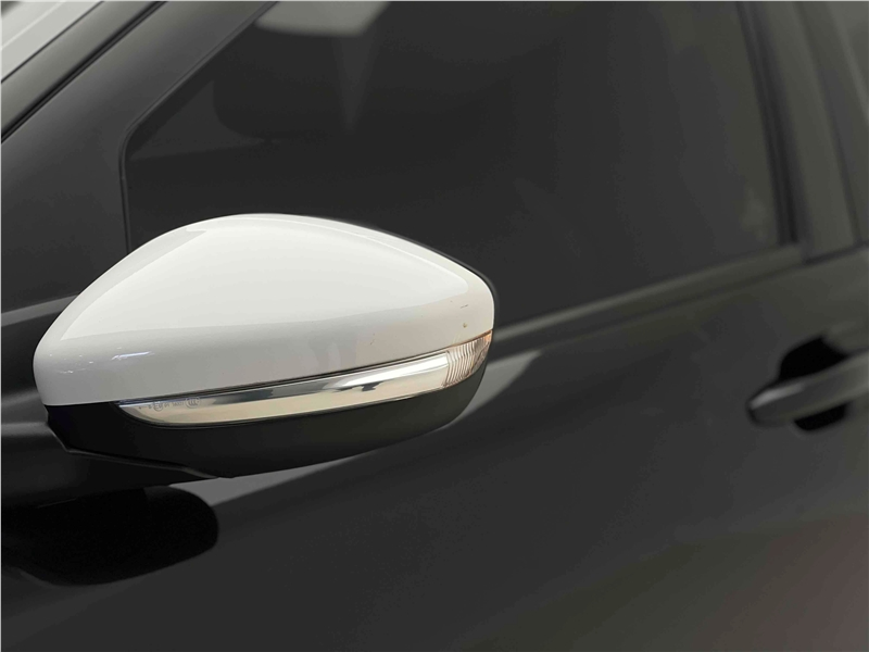 Foto do veículo CITROEN C4 CACTUS 1.6 THP FLEX SHINE PACK EAT6 2022 15.825 KM 104.900,00