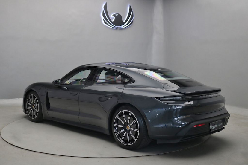 Foto do veículo PORSCHE TAYCAN  2021 21.300 KM Sob Consulta