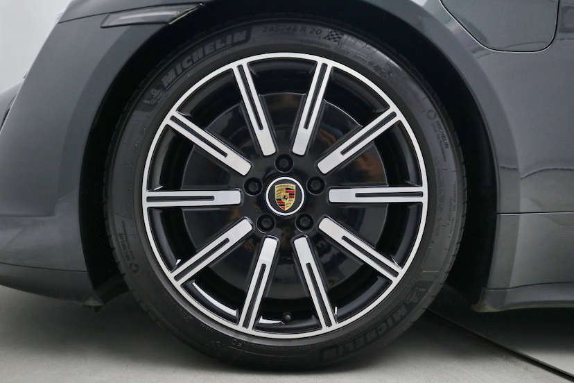 Foto do veículo PORSCHE TAYCAN  2021 21.300 KM Sob Consulta