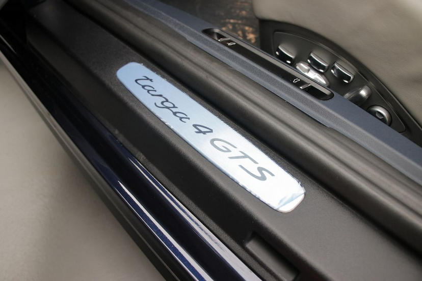 Foto do veículo PORSCHE 911  2019 11.580 KM R$ 1.350.000,00