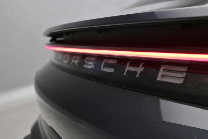 Foto do veículo PORSCHE TAYCAN  2021 21.300 KM Sob Consulta