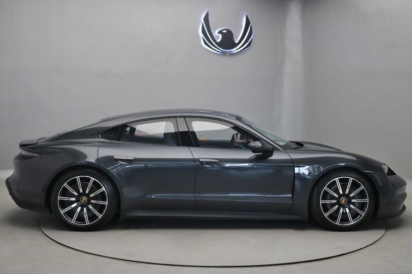 Foto do veículo PORSCHE TAYCAN  2021 21.300 KM Sob Consulta