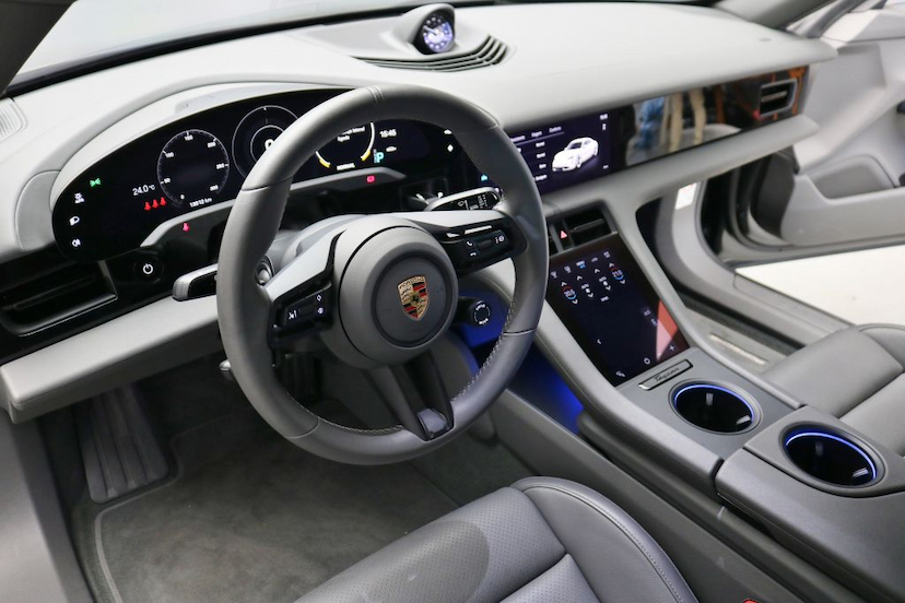 Foto do veículo PORSCHE TAYCAN  2021 21.300 KM Sob Consulta