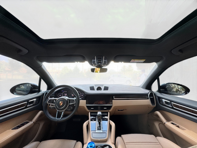 Foto do veículo PORSCHE CAYENNE 3.0 V6 E-HYBRID PLATINUM EDITION AWD TIPTRONIC S 2023 8.200 KM R$ 598.000,00