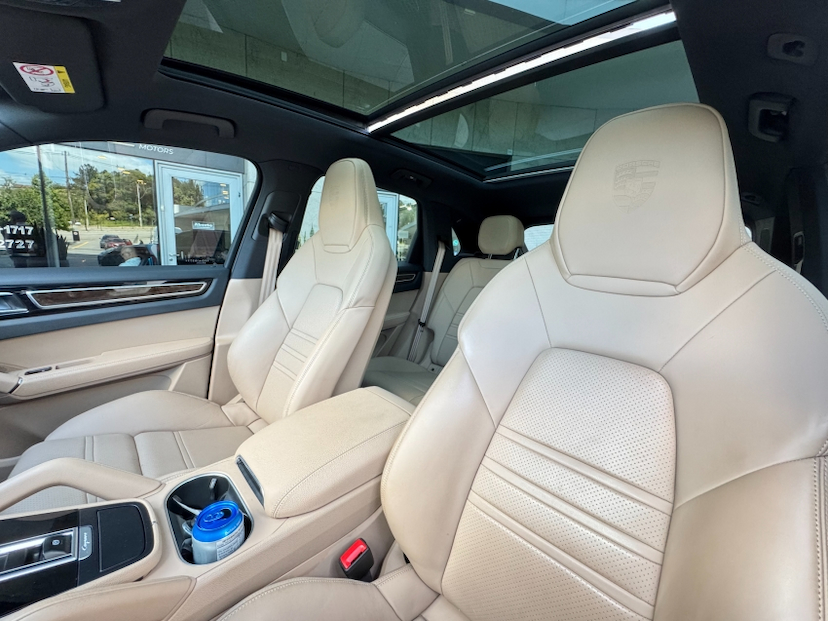Foto do veículo PORSCHE CAYENNE 3.0 V6 E-HYBRID PLATINUM EDITION AWD TIPTRONIC S 2023 8.200 KM R$ 598.000,00